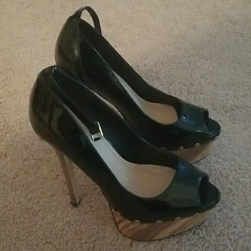 Shoes - Picture 3 of 4